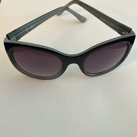 Jessica Simpson oversized butterfly sunglasses excellent condition main image 5